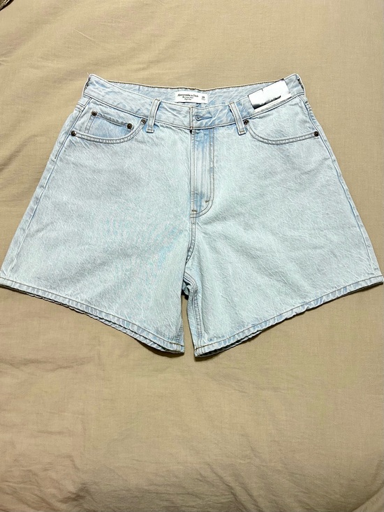 Abercrombie & Fitch Pants - NWT Abercrombie & Fitch Light Wash High Rise Loose Denim Shorts
